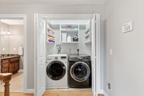 Interior, Washer, Wood Texture Flooring
