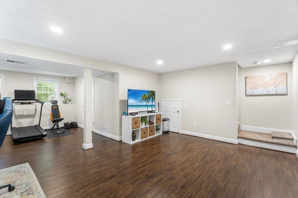 Fitness Equipment, Interior, Recessed Lighting, Wood Texture Flooring