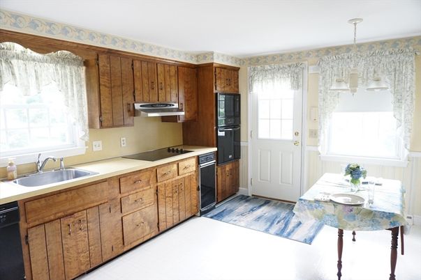 Chandelier, Interior, Kitchen, Wood Texture Flooring
