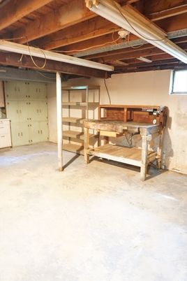 Garage, Interior, Wooden Beams