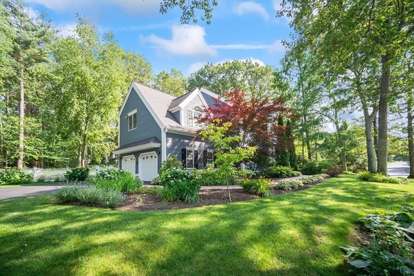 Attached, Backyard, Exterior, Facade, Queen Anne Victorian