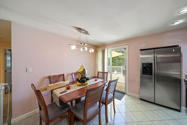 Dining room, Interior, Kitchen, Pendant Lights, Stainless Steel Appliances