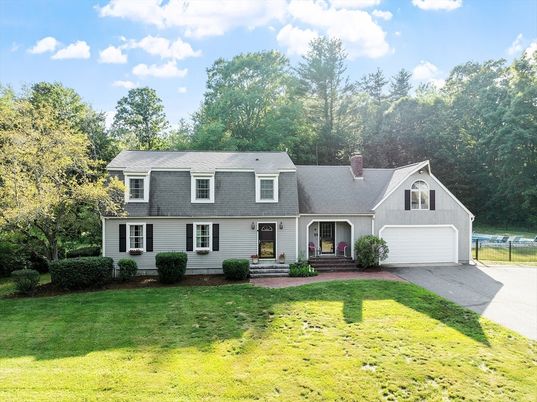 Attached, Exterior, Facade, Cape Cod