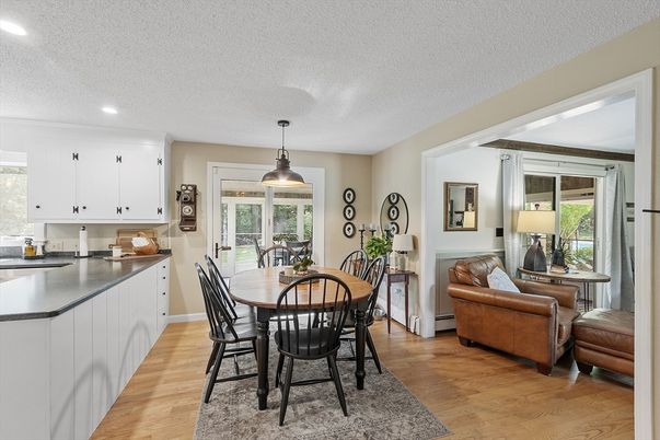 Dining room, Interior, Kitchen, Pendant Lights, Recessed Lighting, Wood Texture Flooring