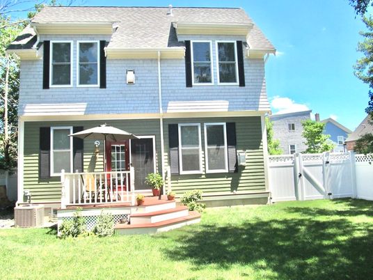 Exterior, Facade, American Foursquare
