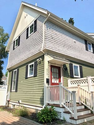 Exterior, Facade, Rowhouse