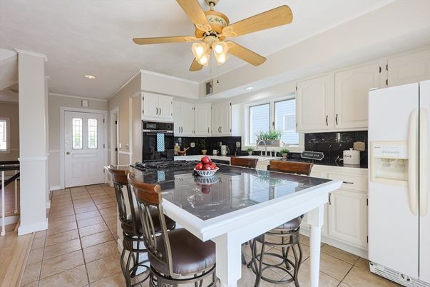 Dining room, Interior, Kitchen, Recessed Lighting