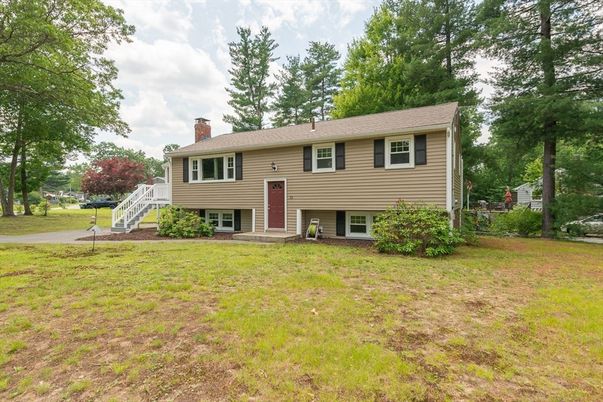 Backyard, Exterior, Facade, Raised Ranch