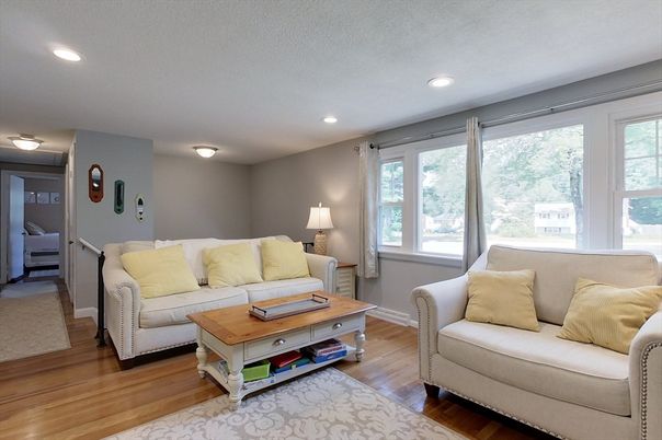 Interior, Living room, Recessed Lighting, Wood Texture Flooring