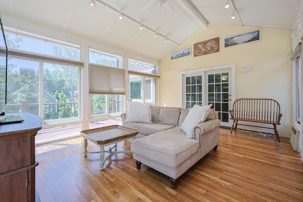 Interior, Living room, Recessed Lighting, Sun Room, Wood Texture Flooring