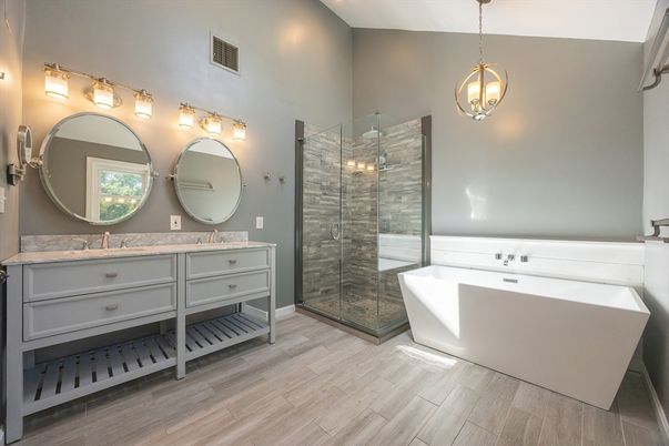 Bathroom, Free Standing Baths, Glass Shower, Interior, Pendant Lights, Wood Texture Flooring