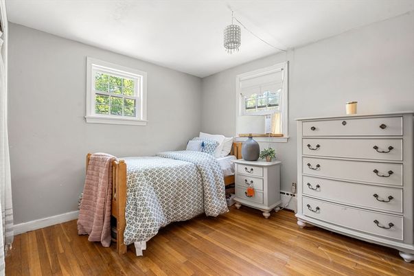 Bedroom, Interior, Pendant Lights, Wood Texture Flooring