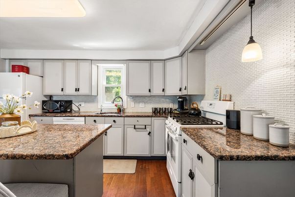 Interior, Kitchen, Pendant Lights, Wood Texture Flooring