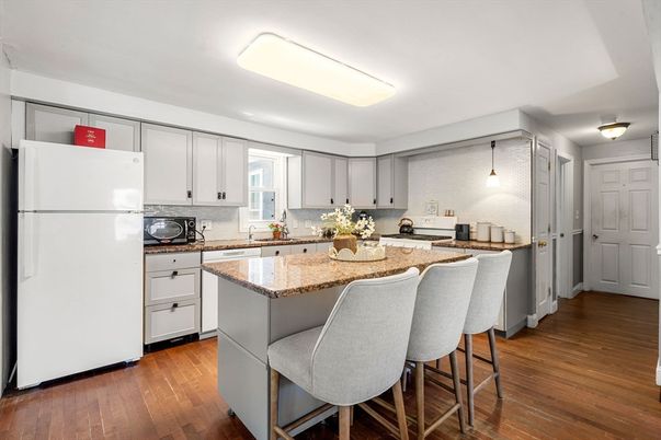 Interior, Kitchen, Pendant Lights, Wood Texture Flooring
