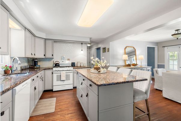 Interior, Kitchen, Pendant Lights, Wood Texture Flooring