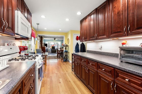 Dining room, Interior, Kitchen, Pendant Lights, Recessed Lighting, Wood Texture Flooring