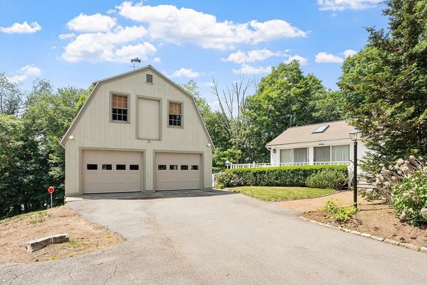 Detached Garage, Exterior