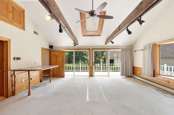 Empty room, Interior, Wooden Beams
