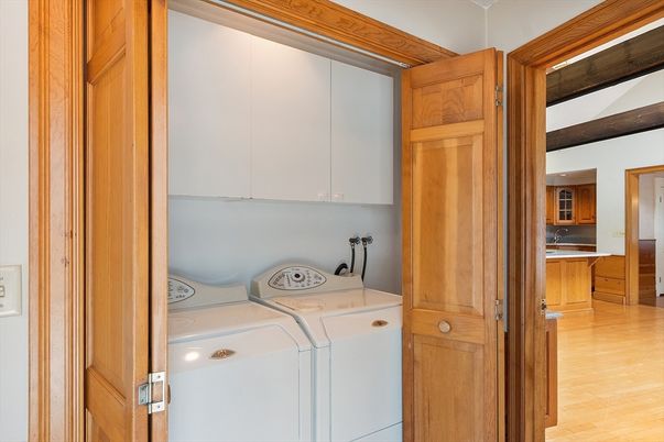 Interior, Utility Closets, Washer, Wood Texture Flooring
