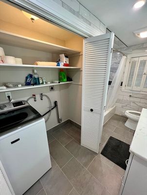 Bathroom, Interior, Recessed Lighting