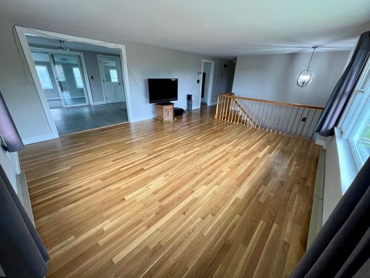 Interior, Pendant Lights, Wood Texture Flooring