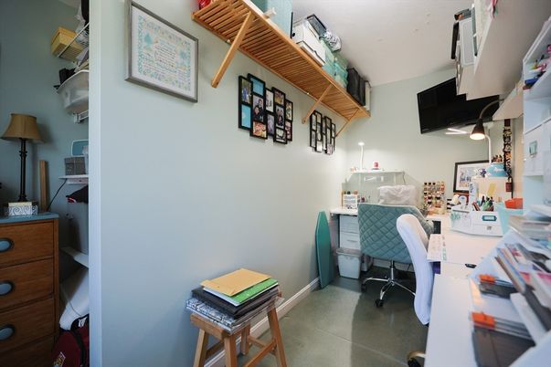 Home Office, Interior