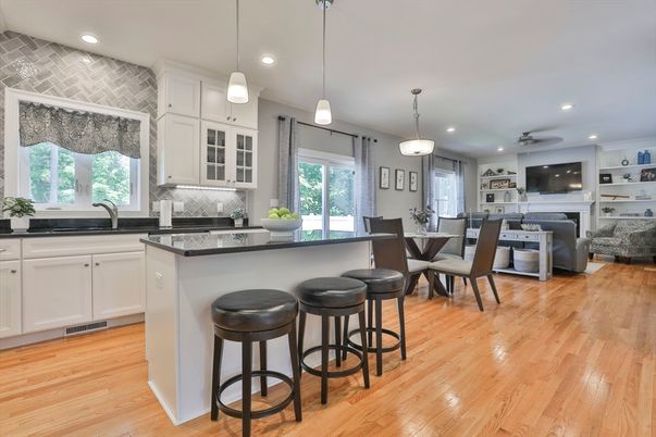 Dining room, Interior, Kitchen, Pendant Lights, Recessed Lighting, Wood Texture Flooring