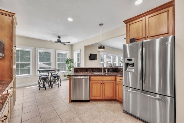 Dining room, Interior, Kitchen, Pendant Lights, Recessed Lighting, Stainless Steel Appliances