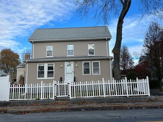 Exterior, Facade, American Foursquare
