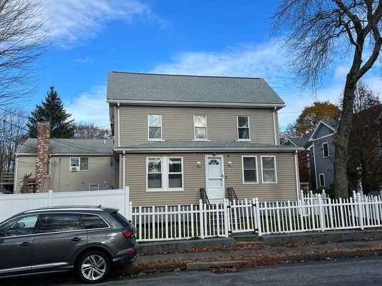 Exterior, Facade, American Foursquare