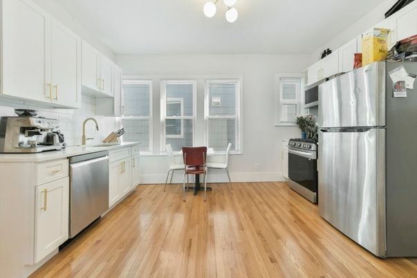 Dining room, Interior, Kitchen, Stainless Steel Appliances, Wood Texture Flooring