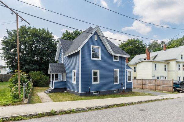 Exterior, Facade, Queen Anne Victorian