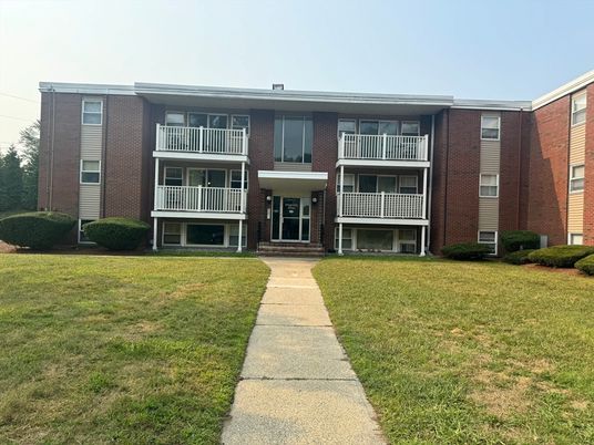 Exterior, Facade, Brick Facade, Rowhouse