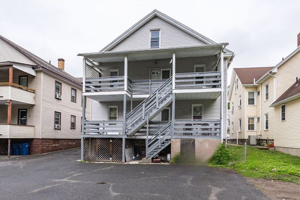 Exterior, Facade, Queen Anne Victorian