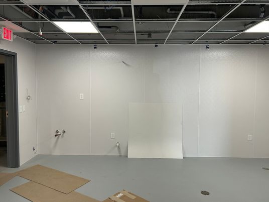 Empty room, Interior