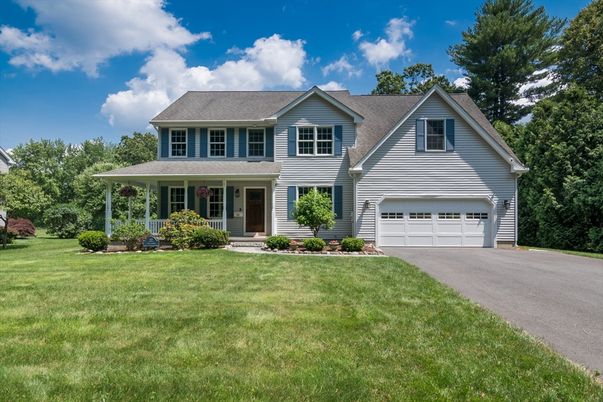 Attached, Exterior, Facade, Farmhouse