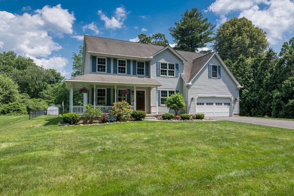 Attached, Exterior, Facade, Farmhouse