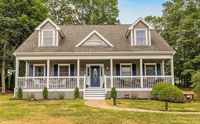 Exterior, Facade, Cape Cod
