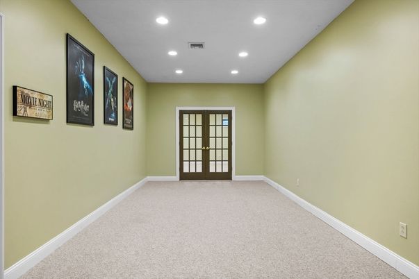Empty room, Interior, Recessed Lighting