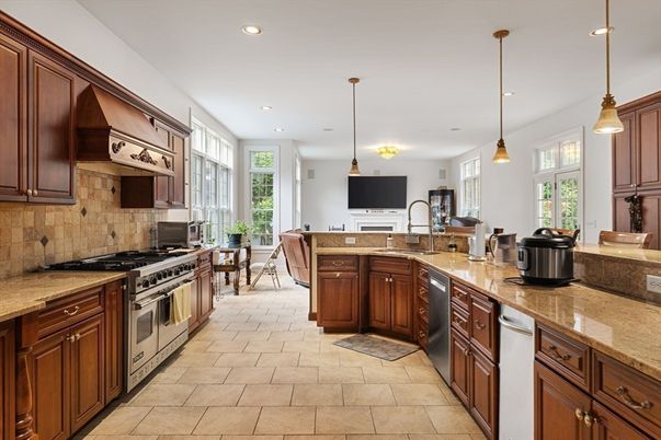 Dining room, Interior, Kitchen, Pendant Lights, Recessed Lighting, Stainless Steel Appliances