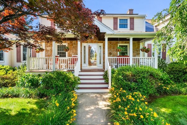 Exterior, Facade, American Foursquare