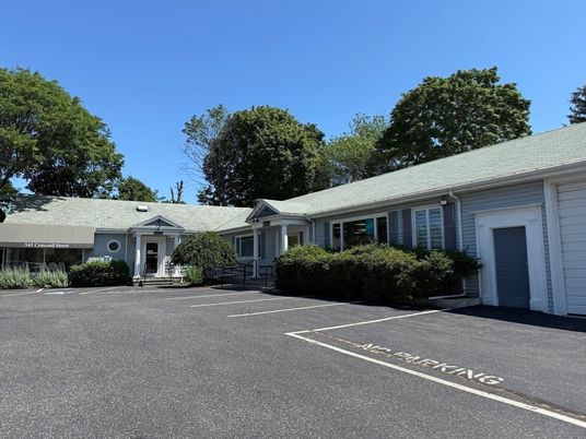 Attached, Exterior, Facade, Ranch