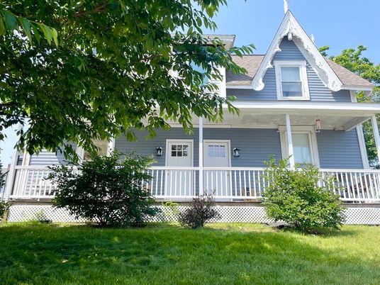 Exterior, Facade, Queen Anne Victorian