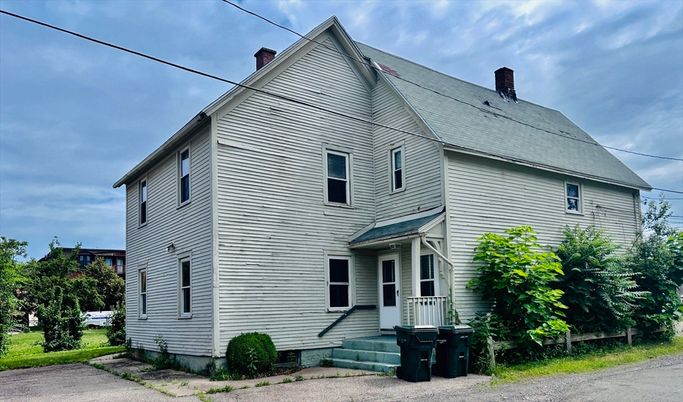 Exterior, Facade, Queen Anne Victorian