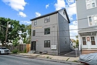 Exterior, Facade, Rowhouse