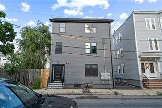 Exterior, Facade, Rowhouse