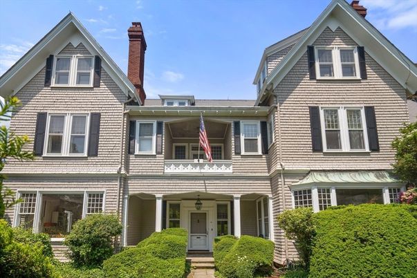Exterior, Facade, Queen Anne Victorian