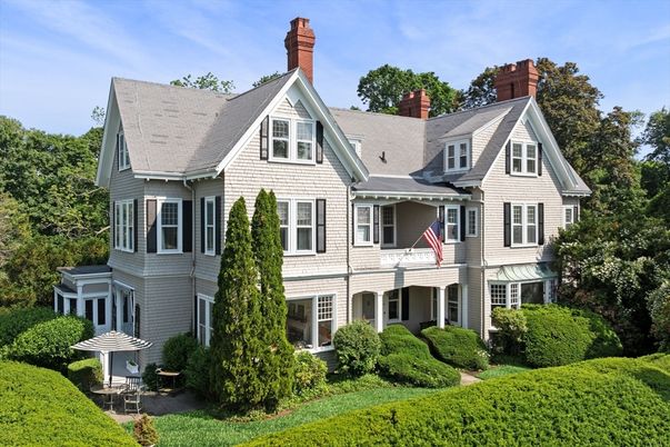 Exterior, Facade, Queen Anne Victorian