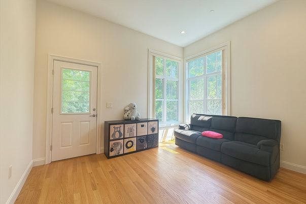 Interior, Recessed Lighting, Wood Texture Flooring