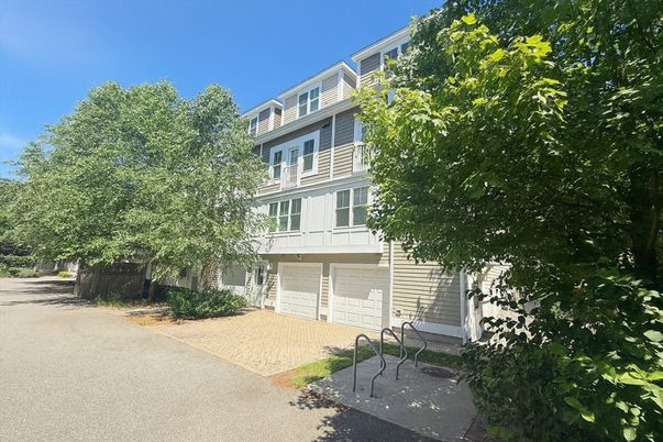 Attached, Exterior, Facade, Rowhouse
